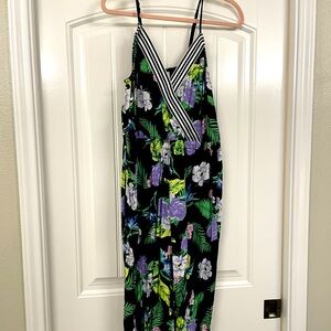 Super cute jumper. No tags but never wore. Super comfy